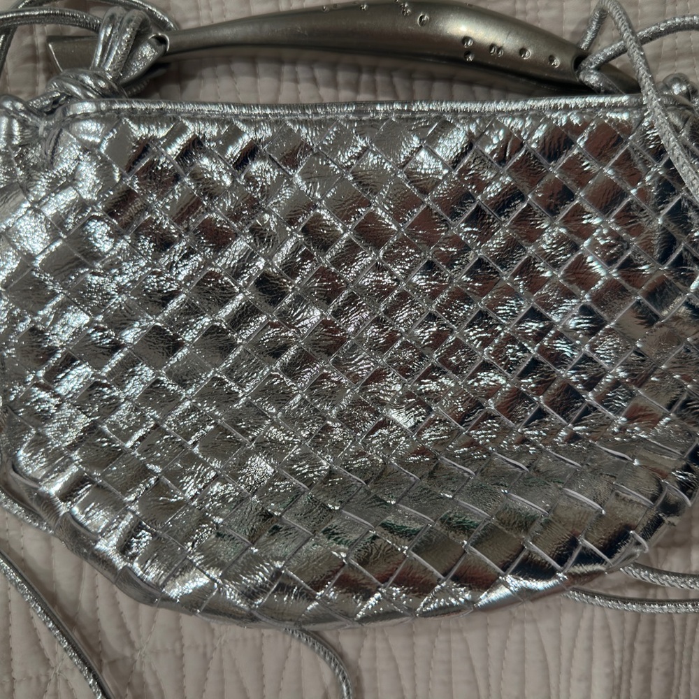 Silver Metallic Woven Crossbody Bag w/ Metal Handle - Picture 5 of 5